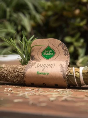 Atadillo de romero aroma herbal fresco y purificador tradicional en rituales de limpieza energética protección espiritual y renovación del hogar