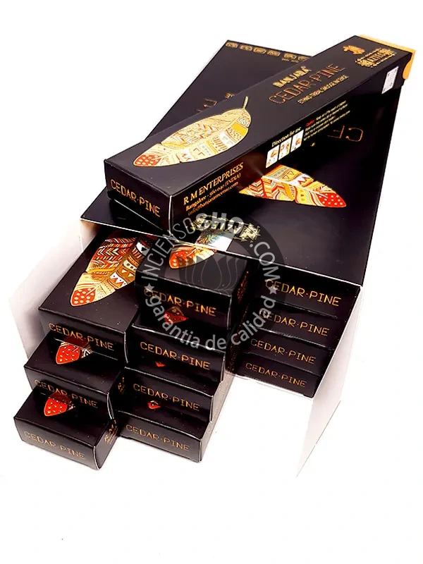 Caja abierta de incienso étnico Banjara pino y cedro aroma maderoso fresco y balsámico ideal para purificación de espacios conexión con la naturaleza y rituales de protección energética