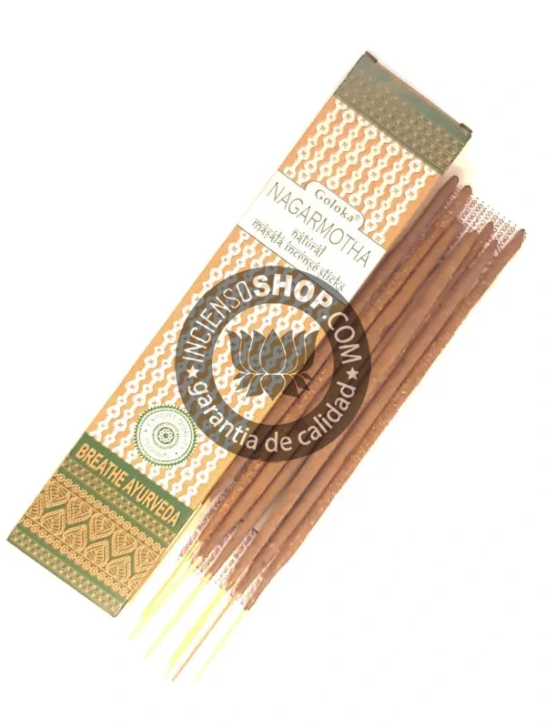 Incienso ayurvédico Goloka Nagarmota aroma herbal intenso y especiado tradicional en rituales de purificación energética protección espiritual y equilibrio de los doshas según la medicina ayurvédica