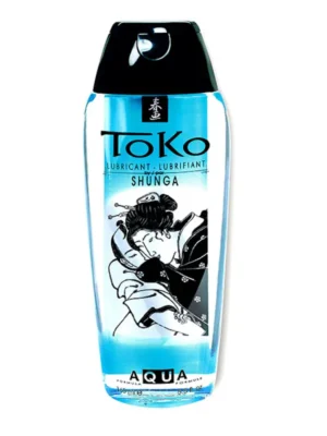 Lubricante íntimo de base acuosa de la línea Toko Aqua, formulado para ser suave e intensamente hidratante. Ideal para la intimidad consciente, proporcionando una lubricación cómoda, natural y duradera que mejora el placer sensual.