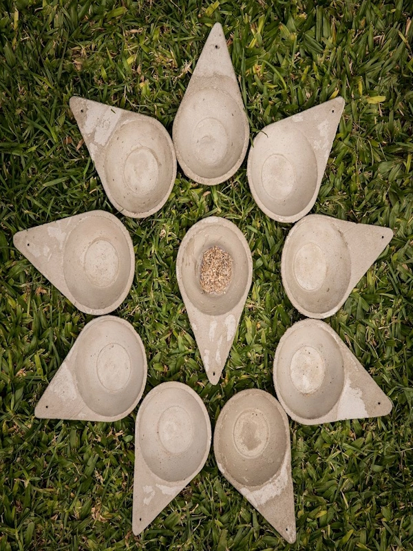 Portada-Quemador-bombitas-de-defumacion-de-cemento-Triangular-de-Sagrada-Madre-hecho-a-mano-en-Argentina-contenido-ofrecido-por-INCIENSOSHOP