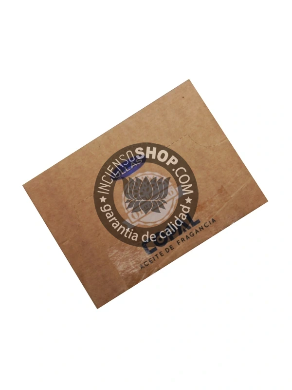 Aceite Copal de Ullass caja grande vista cenital aroma dulce, ahumado y resinoso que promueve la paz mental, la claridad y la conexión con la divinidad. Excelente para la purificación de herramientas de trabajo espiritual.