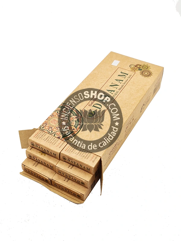 Caja de incienso orgánico Goloka con aroma de Davanam abierta mostrando su interior fragancia floral exótica y dulce ideal para equilibrio emocional rituales de sanación y conexión espiritual