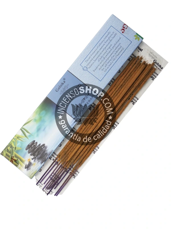 Incienso Goloka Aromaterapia Lavanda paquete individual visto desde arriba aroma floral suave y relajante ideal para calmar la ansiedad reducir el estrés promover el descanso la meditación y crear un ambiente de paz y armonía.