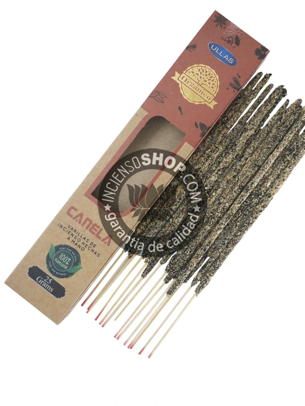 Incienso Orgánico Ullass Canela producto con producto vista cenital aroma intenso, dulce y cálido que atrae el dinero, la prosperidad y la buena suerte. La canela también es conocida por sus propiedades energizantes y protectoras.