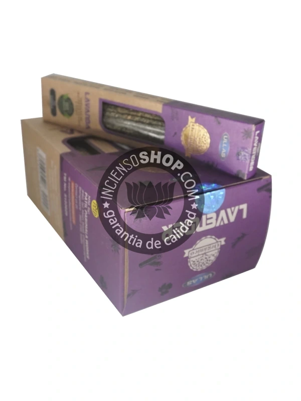 Incienso Orgánico Ullas Lavanda caja mostrando los palitos de incienso aroma floral fresco y calmante de lavanda utilizado para limpiar la negatividad disipar el insomnio atraer la paz y crear un ambiente de bienestar y armonía.