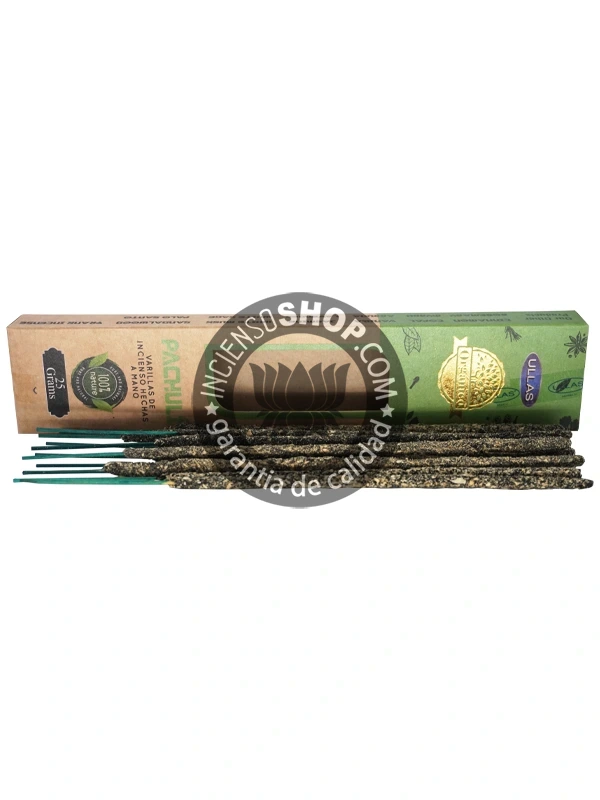Incienso Orgánico Ullass Pachulí producto con producto aroma potente, terroso y dulce, excelente para rituales de abundancia y dinero, ya que se cree que el pachulí atrae la riqueza y fomenta la fertilidad en proyectos.