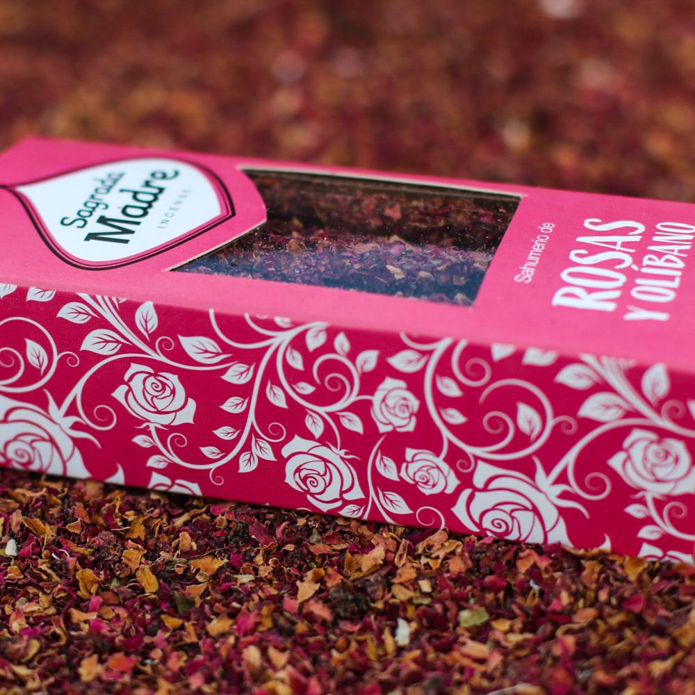 Incienso rosas y olíbano Sagrada Madre vista secundaria aroma floral dulce y resinoso ideal para rituales de amor sanación emocional y purificación espiritual en ambientes sagrados