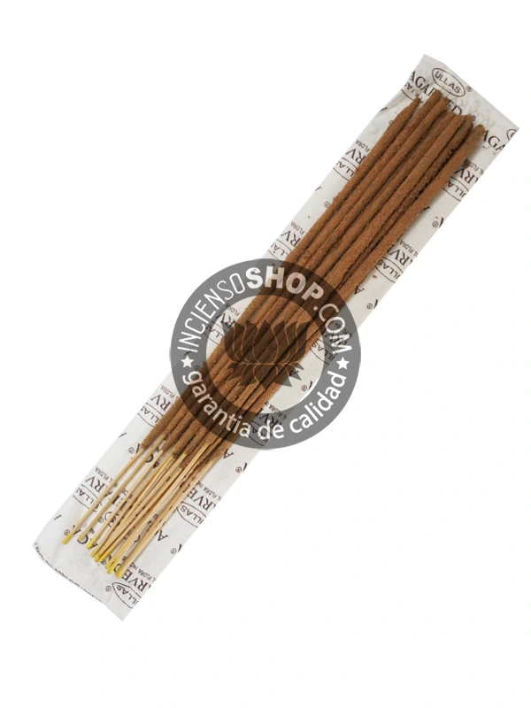 Incienso Ullas Palosanto con Cedro de Madera paquete individual mostrando las varillas de incienso aroma amaderado intenso terroso y purificador ideal para la limpieza energética la protección el enraizamiento la estabilidad y para atraer la prosperidad de larga duración.