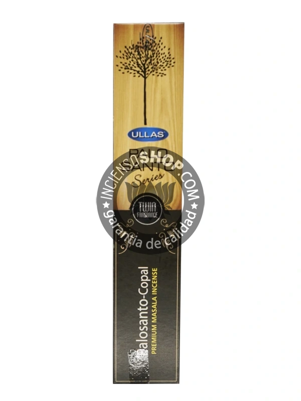 Incienso Ullass Palo Santo con Copal unidad de frente, combina la purificación del Palo Santo con la consagración del Copal; es una potente mezcla ceremonial para la limpieza profunda y la bendición de espacios.