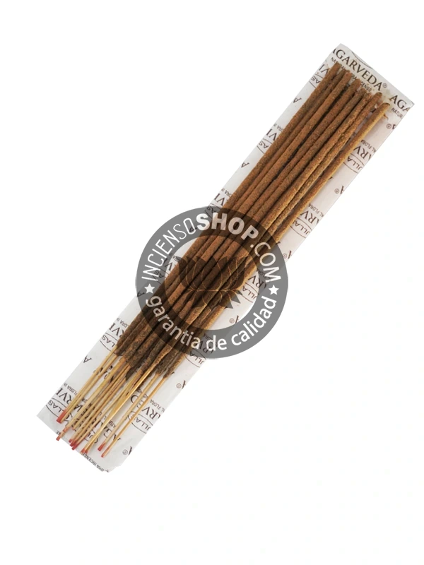 Incienso Ullas Palosanto con Ruda paquete individual mostrando las varillas de incienso aroma amaderado herbal e intenso ideal para la limpieza de ambientes cargados la protección contra energías negativas el mal de ojo y para atraer la prosperidad y la buena suerte.