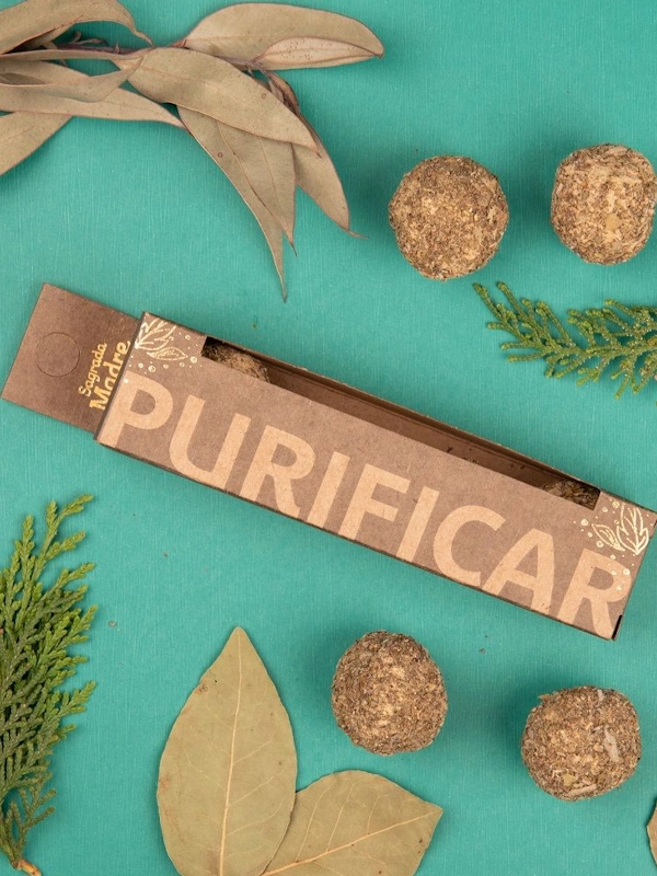 Bombitas de defumación artesanales con hierbas naturales Sagrada Madre — ideales para purificar ambientes, eliminar energías densas y crear espacios sagrados. Hechas a mano, 100% naturales. Garantía de calidad en Incenseshop.online.