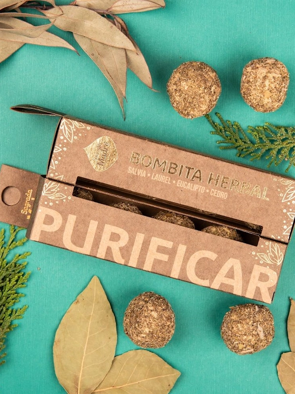 Bombitas de defumación artesanales con hierbas naturales Sagrada Madre — ideales para purificar ambientes, eliminar energías densas y crear espacios sagrados. Hechas a mano, 100% naturales. Garantía de calidad en Incenseshop.online.